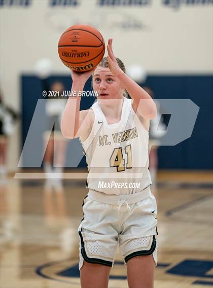 Thumbnail 2 in Mt. Vernon vs Roncalli (IHSAA 4A Regional semi-final) photogallery.