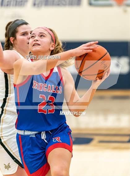 Thumbnail 2 in Mt. Vernon vs Roncalli (IHSAA 4A Regional semi-final) photogallery.