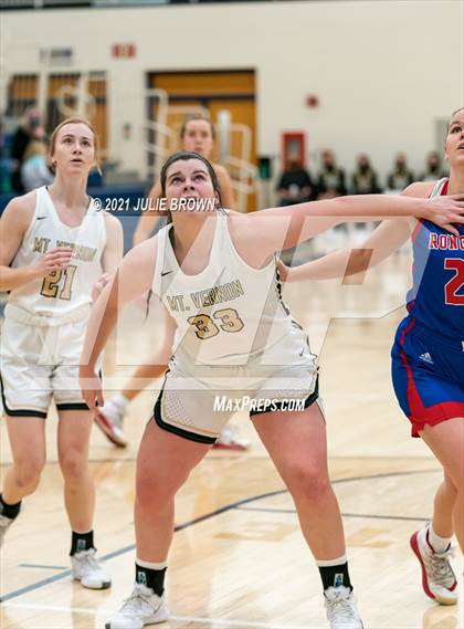 Thumbnail 2 in Mt. Vernon vs Roncalli (IHSAA 4A Regional semi-final) photogallery.