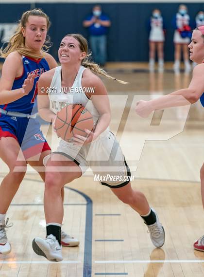 Thumbnail 1 in Mt. Vernon vs Roncalli (IHSAA 4A Regional semi-final) photogallery.