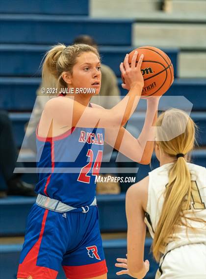 Thumbnail 3 in Mt. Vernon vs Roncalli (IHSAA 4A Regional semi-final) photogallery.