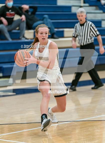 Thumbnail 3 in Mt. Vernon vs Roncalli (IHSAA 4A Regional semi-final) photogallery.