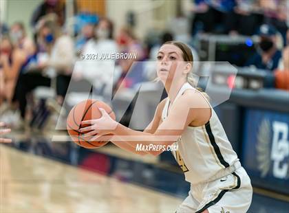 Thumbnail 2 in Mt. Vernon vs Roncalli (IHSAA 4A Regional semi-final) photogallery.