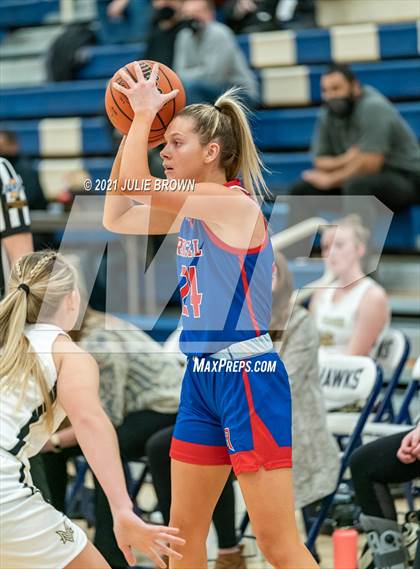 Thumbnail 1 in Mt. Vernon vs Roncalli (IHSAA 4A Regional semi-final) photogallery.