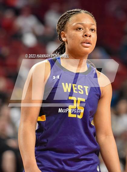Thumbnail 2 in Millard South vs. Bellevue West (NSAA Class A Semifinal) photogallery.