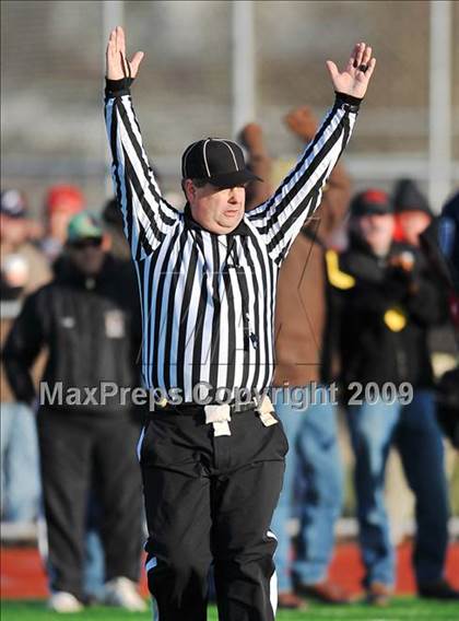 Thumbnail 3 in Staples vs. Cheshire (CIAC Class LL Final) photogallery.