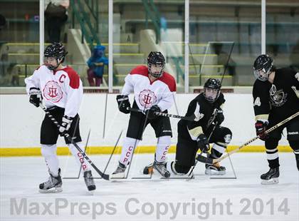 Thumbnail 2 in Fort Zumwalt East vs. Chaminade photogallery.