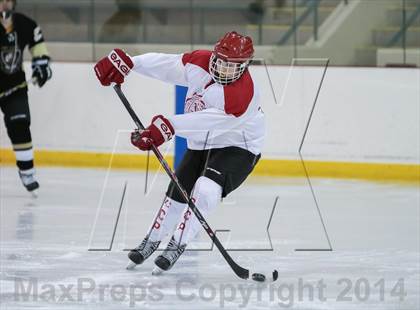 Thumbnail 3 in Fort Zumwalt East vs. Chaminade photogallery.