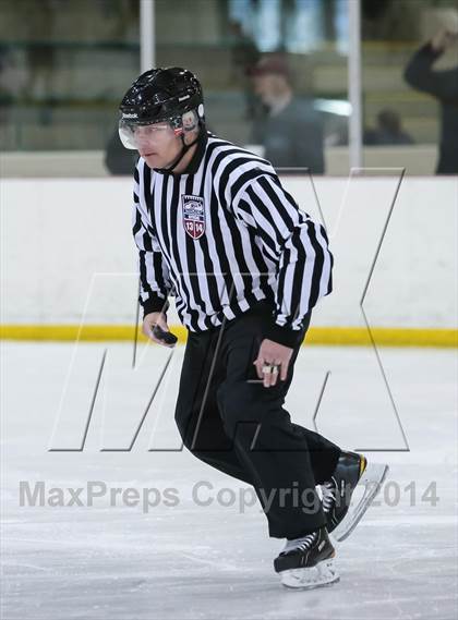 Thumbnail 1 in Fort Zumwalt East vs. Chaminade photogallery.