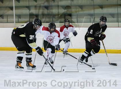 Thumbnail 1 in Fort Zumwalt East vs. Chaminade photogallery.