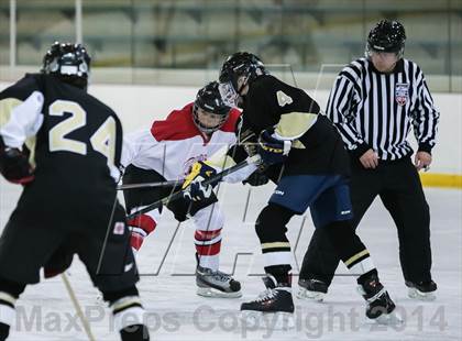 Thumbnail 3 in Fort Zumwalt East vs. Chaminade photogallery.