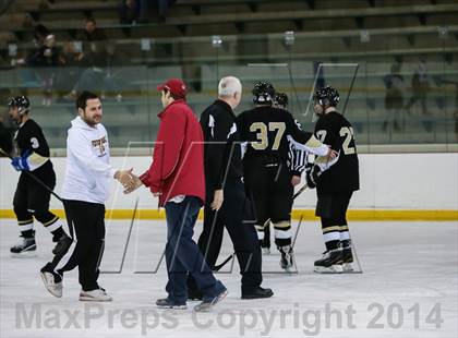 Thumbnail 3 in Fort Zumwalt East vs. Chaminade photogallery.