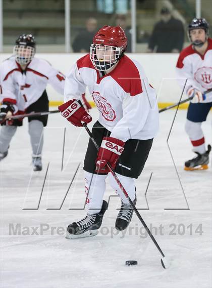 Thumbnail 2 in Fort Zumwalt East vs. Chaminade photogallery.