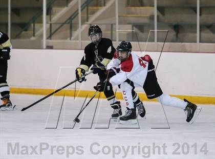 Thumbnail 3 in Fort Zumwalt East vs. Chaminade photogallery.