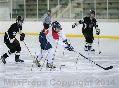 Thumbnail 3 in Fort Zumwalt East vs. Chaminade photogallery.