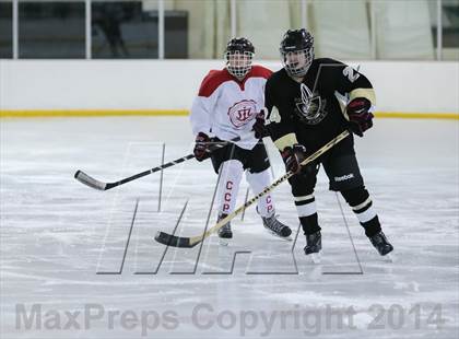Thumbnail 3 in Fort Zumwalt East vs. Chaminade photogallery.