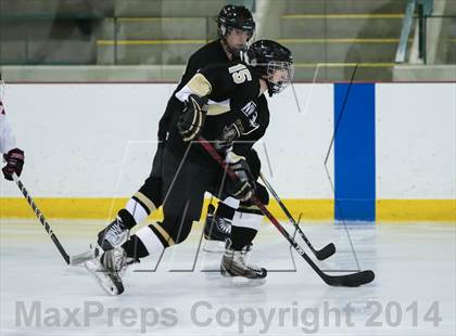 Thumbnail 3 in Fort Zumwalt East vs. Chaminade photogallery.