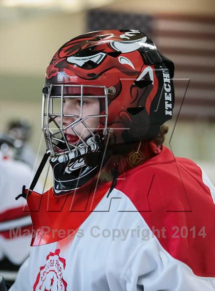 Thumbnail 3 in Fort Zumwalt East vs. Chaminade photogallery.