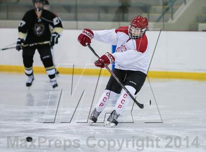 Thumbnail 1 in Fort Zumwalt East vs. Chaminade photogallery.