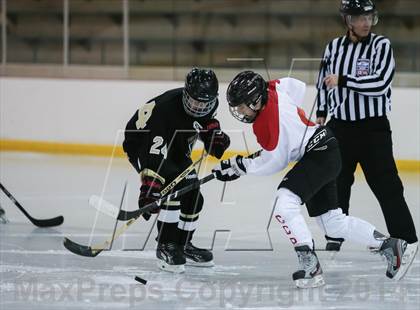 Thumbnail 2 in Fort Zumwalt East vs. Chaminade photogallery.