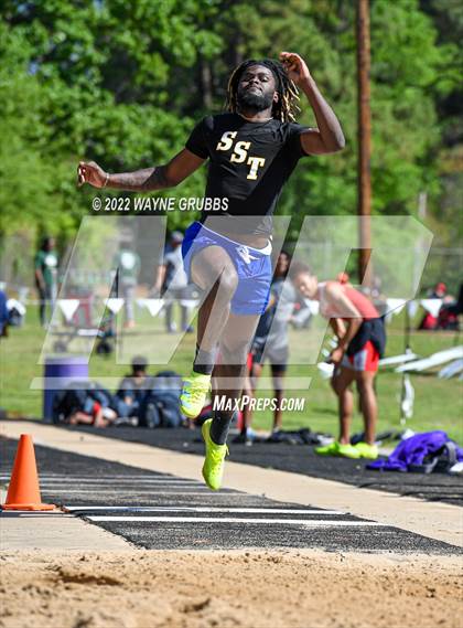 Thumbnail 1 in UIL 15 5A District Meet photogallery.