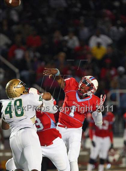 Thumbnail 3 in Skyline vs. DeSoto (5A Division 1 Area Playoff ) photogallery.