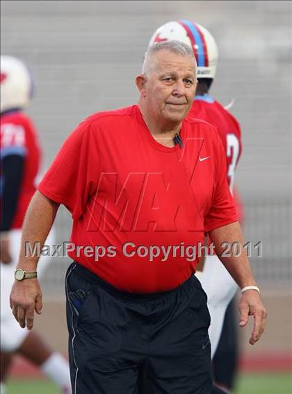 Thumbnail 2 in Skyline vs. DeSoto (5A Division 1 Area Playoff ) photogallery.