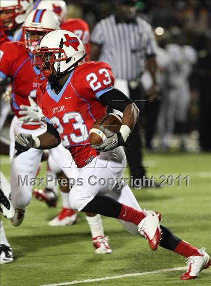 Thumbnail 2 in Skyline vs. DeSoto (5A Division 1 Area Playoff ) photogallery.