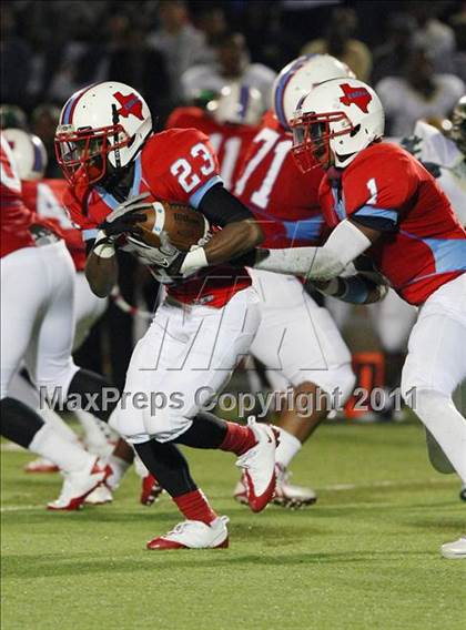 Thumbnail 3 in Skyline vs. DeSoto (5A Division 1 Area Playoff ) photogallery.