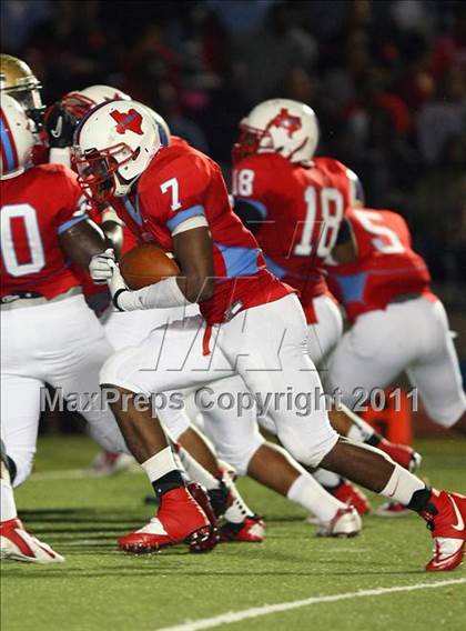 Thumbnail 1 in Skyline vs. DeSoto (5A Division 1 Area Playoff ) photogallery.