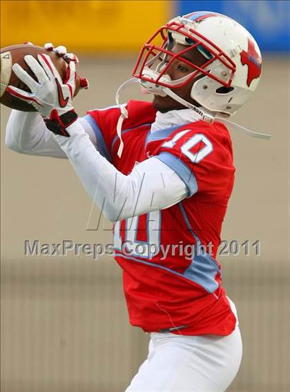Thumbnail 2 in Skyline vs. DeSoto (5A Division 1 Area Playoff ) photogallery.