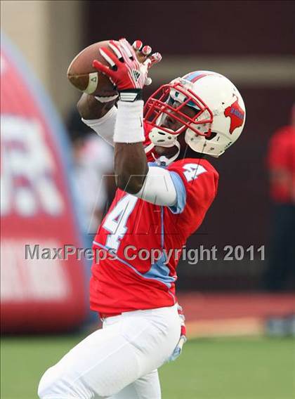 Thumbnail 3 in Skyline vs. DeSoto (5A Division 1 Area Playoff ) photogallery.