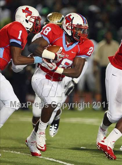 Thumbnail 3 in Skyline vs. DeSoto (5A Division 1 Area Playoff ) photogallery.