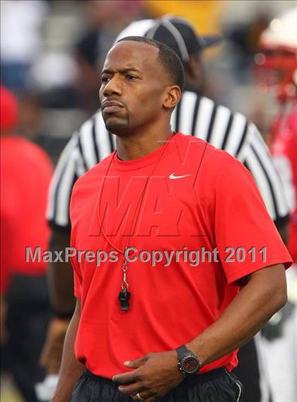 Thumbnail 2 in Skyline vs. DeSoto (5A Division 1 Area Playoff ) photogallery.