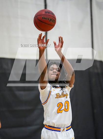 Thumbnail 3 in Mayer vs Kingman (Wrangler Classic) photogallery.