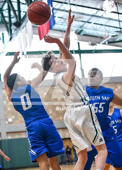 Thumbnail 1 in South San Antonio vs Reagan photogallery.