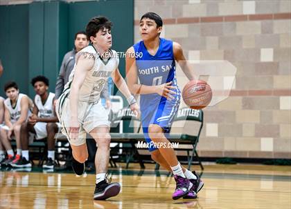 Thumbnail 3 in South San Antonio vs Reagan photogallery.