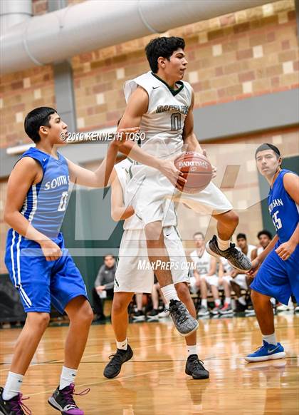 Thumbnail 1 in South San Antonio vs Reagan photogallery.