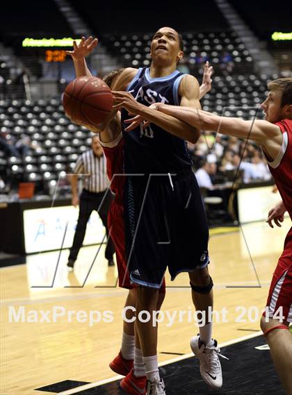 Thumbnail 2 in Maize vs. East (KSHSAA 6A Third Place) photogallery.