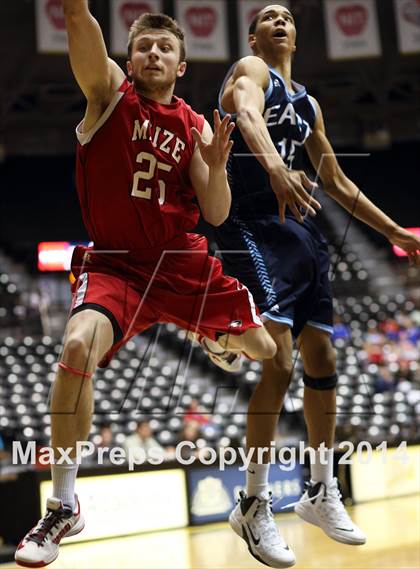 Thumbnail 2 in Maize vs. East (KSHSAA 6A Third Place) photogallery.