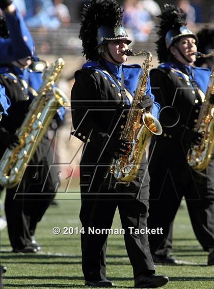 Thumbnail 3 in Hutchinson vs. East (KSHSAA 6A Final) photogallery.