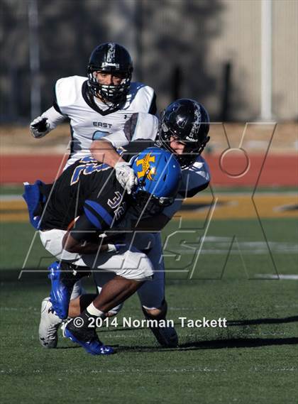 Thumbnail 3 in Hutchinson vs. East (KSHSAA 6A Final) photogallery.