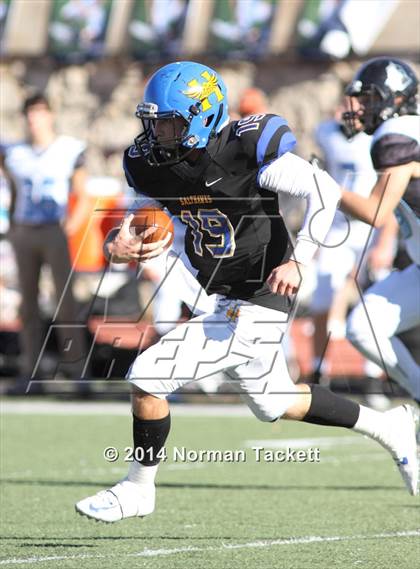 Thumbnail 3 in Hutchinson vs. East (KSHSAA 6A Final) photogallery.
