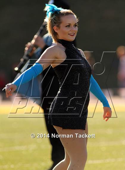 Thumbnail 1 in Hutchinson vs. East (KSHSAA 6A Final) photogallery.