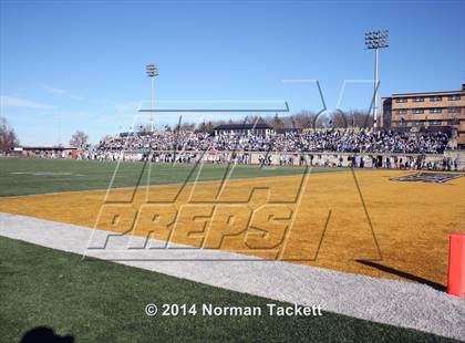 Thumbnail 3 in Hutchinson vs. East (KSHSAA 6A Final) photogallery.