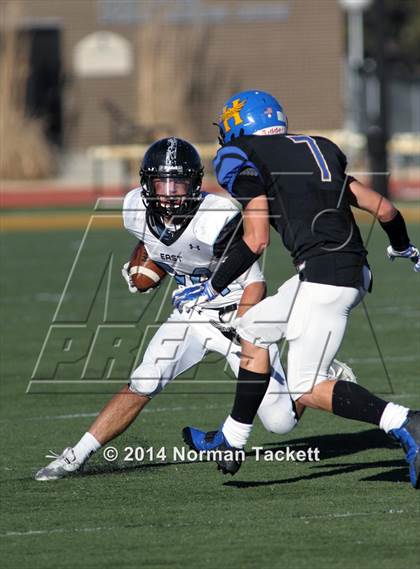 Thumbnail 3 in Hutchinson vs. East (KSHSAA 6A Final) photogallery.
