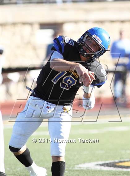 Thumbnail 3 in Hutchinson vs. East (KSHSAA 6A Final) photogallery.