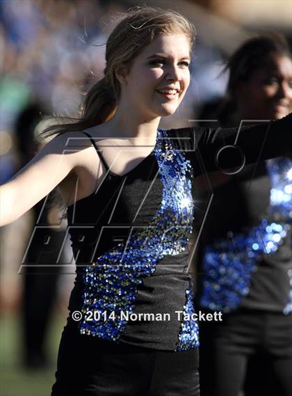 Thumbnail 1 in Hutchinson vs. East (KSHSAA 6A Final) photogallery.