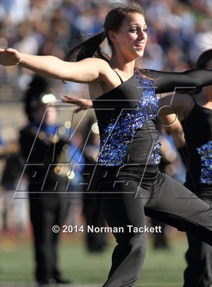 Thumbnail 2 in Hutchinson vs. East (KSHSAA 6A Final) photogallery.