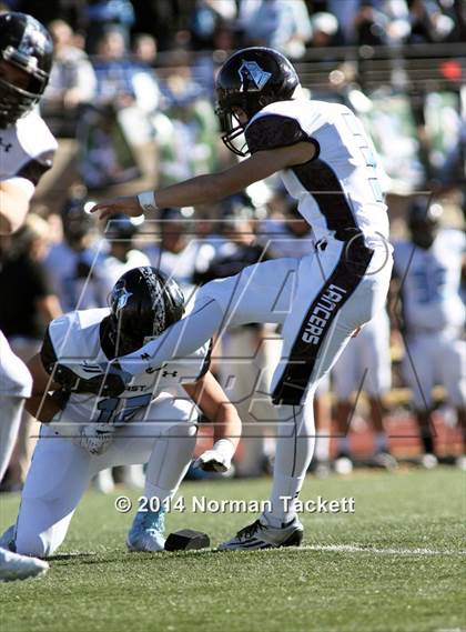Thumbnail 1 in Hutchinson vs. East (KSHSAA 6A Final) photogallery.